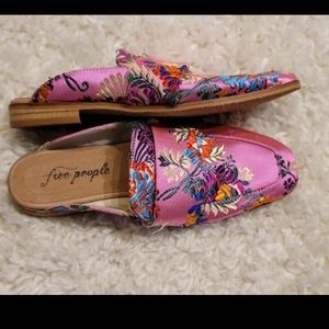 Free People pink embroidered slides shoes 7.5